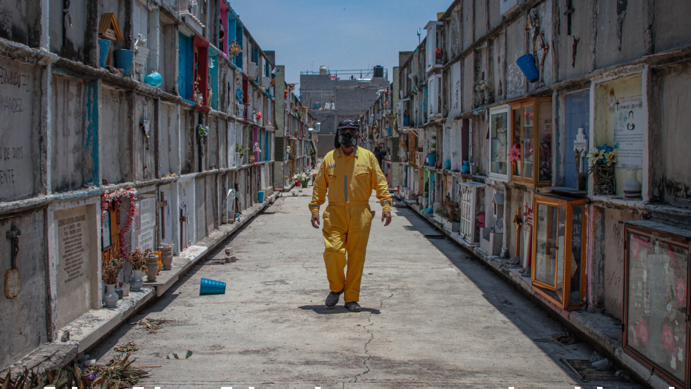 Renapo detalla subregistro de casi 50% de la Secretaría de Salud en muertes por COVID-19