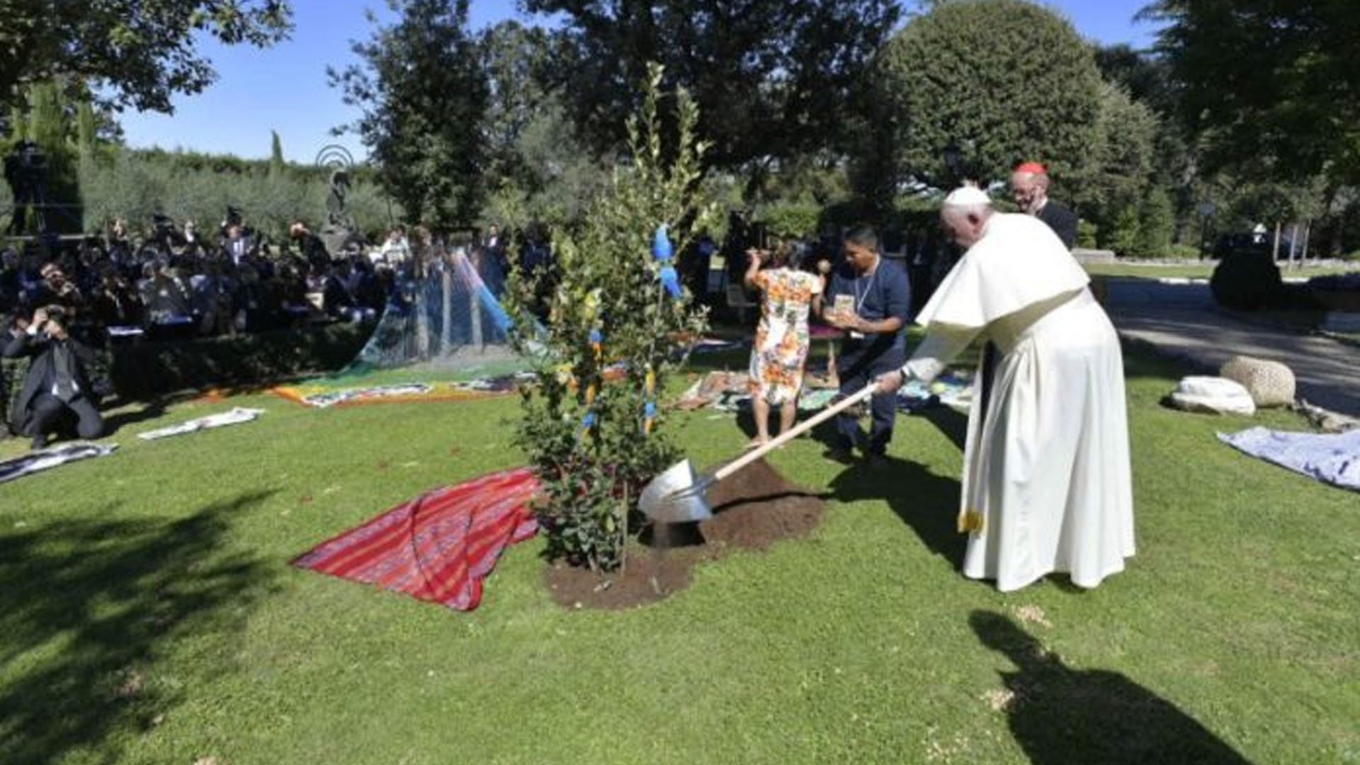 Papa Francisco autoriza apertura de jardines vaticanos para campamento de verano