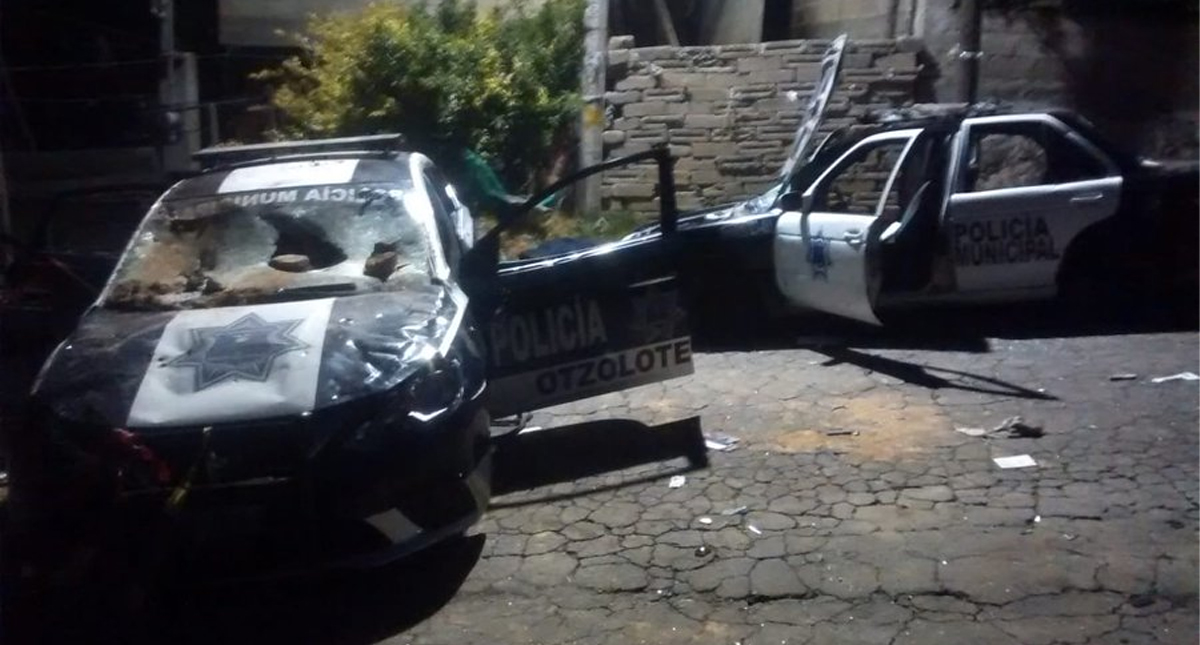 Pobladores destruyen patrullas del Estado de México durante sanitización por COVID-19