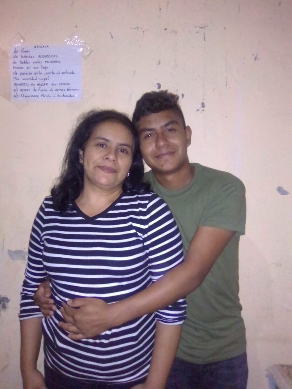 Trump ha deportado a cientos de menores migrantes durante pandemia, según el NYT - pedro-buezo-romero-con-su-madre-foto-de-the-new-york-times