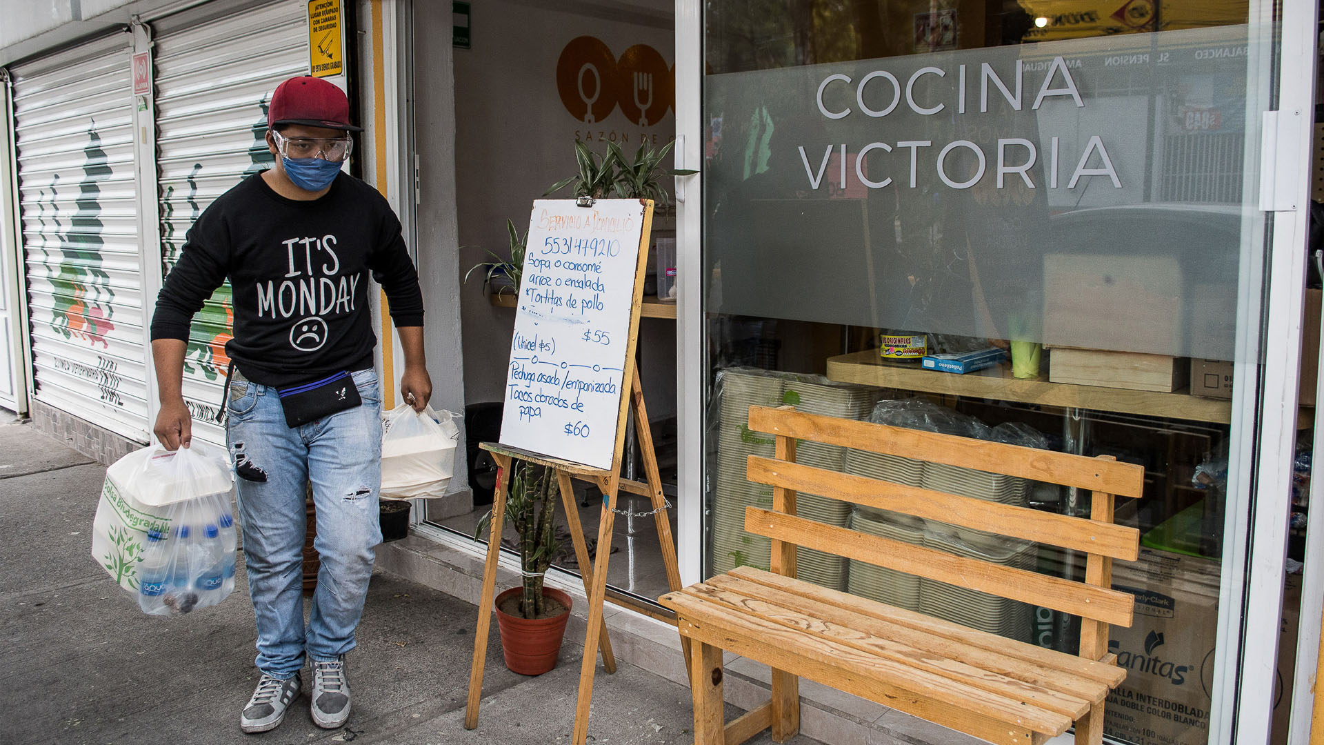 Actividad económica en México cayó 2.6 por ciento anual en marzo; liga 11 contracciones consecutivas