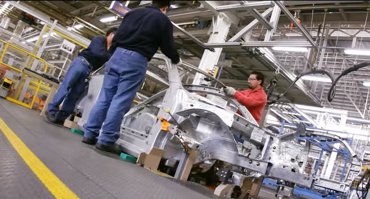 Trabajadores de Volkswagen regresarán el martes a planta de Puebla para preparar reinicio de producción