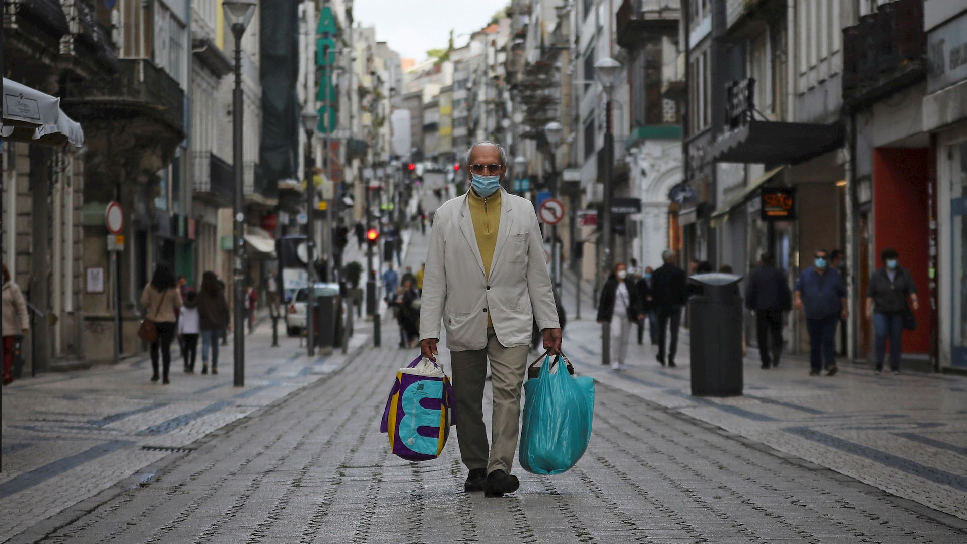 Portugal suma casi mil 600 muertes por COVID-19