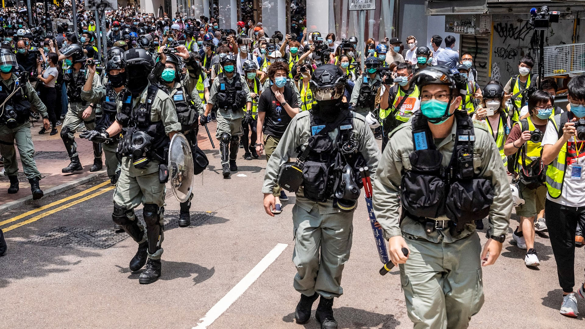 Protestas regresan a Hong Kong; detienen a casi 300 manifestantes