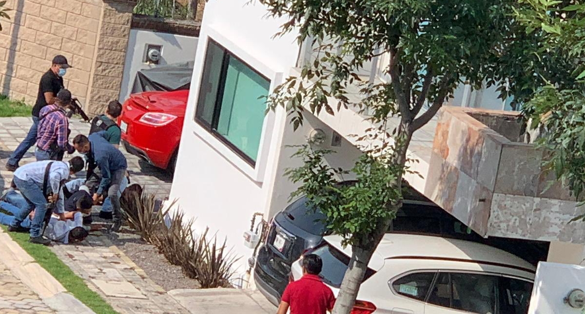 #Video Detienen a cuatro sujetos con armas y droga en Puebla