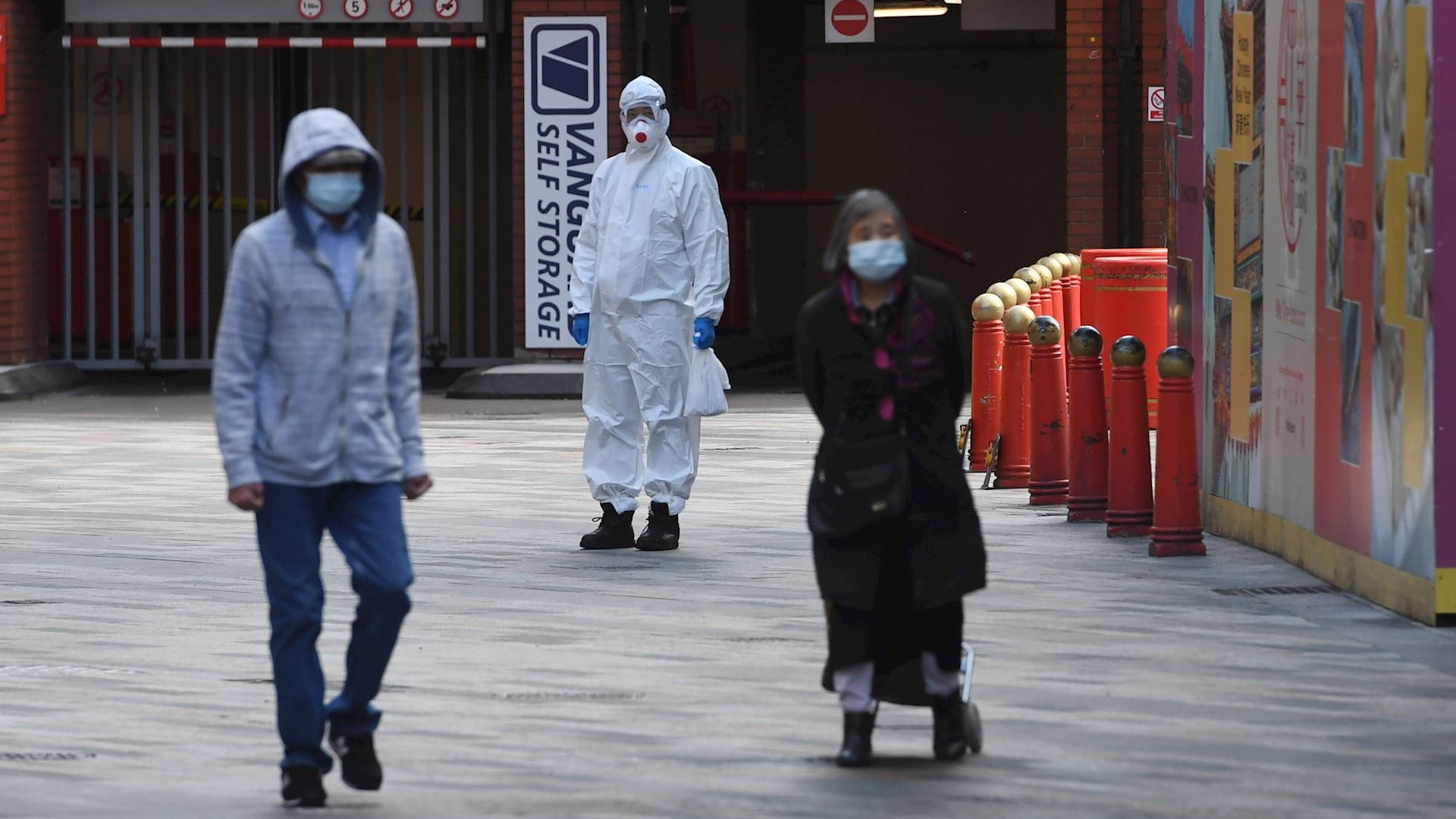 Multas de casi 13 mil dólares por no hacer cuarentena en Inglaterra