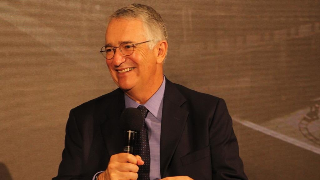 ¿Quedarse encerrados hasta que un buen día se desapendejen y decidan salir a vivir la vida con todo y sus riesgos? pregunta Ricardo Salinas Pliego