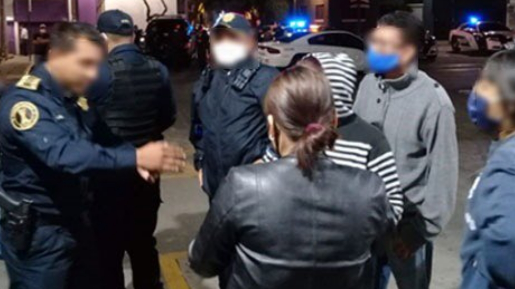 Familiares de personas con COVID-19 intentan irrumpir en Hospital Rubén Leñero