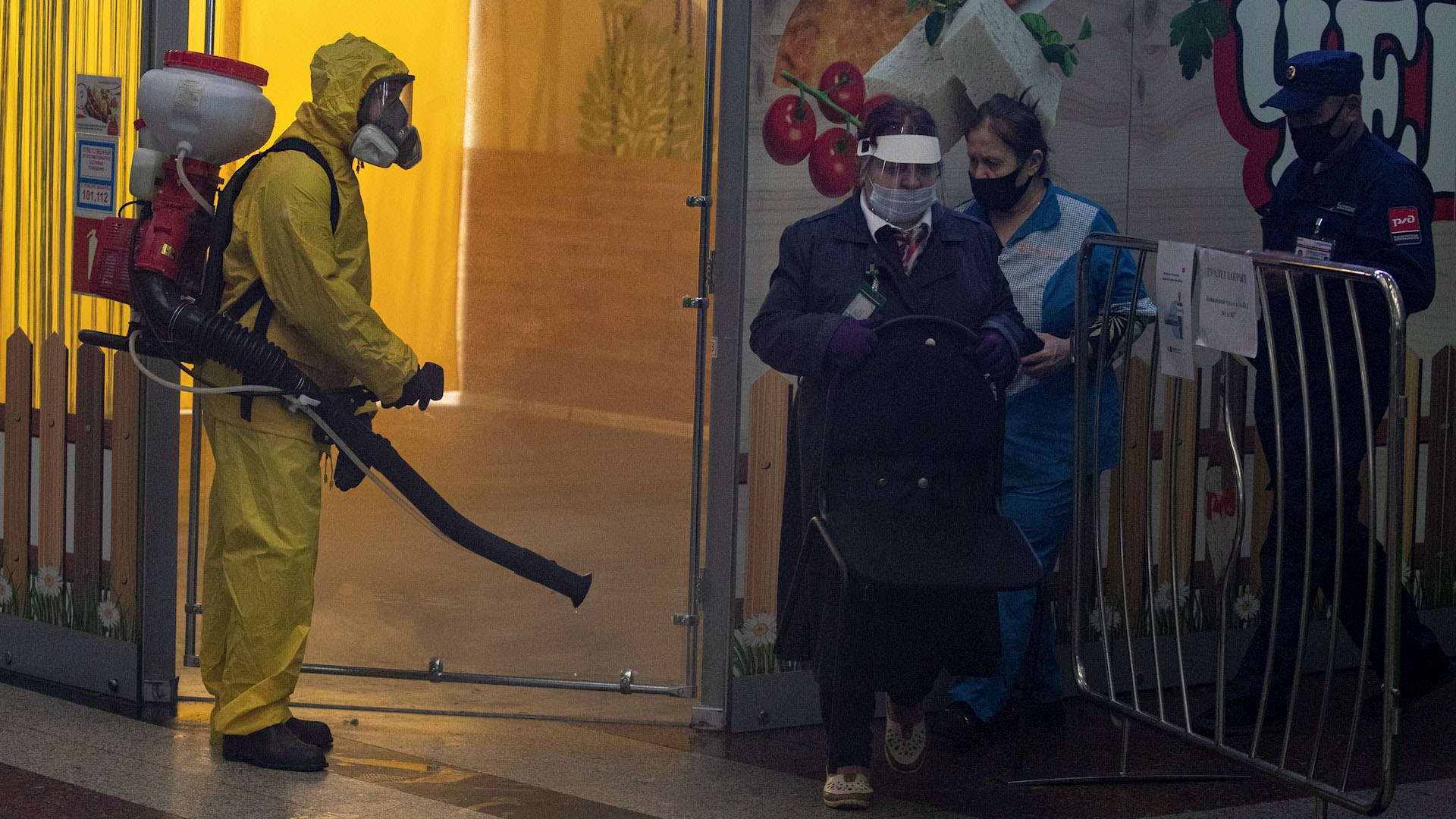 Rusia registra nuevo récord de muertes por COVID-19 en 24 horas; suma 4 mil 374 decesos