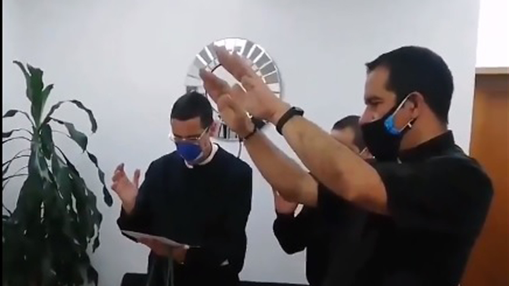 Curas bendicen a médicos y pacientes con COVID-19 en la Ciudad de México