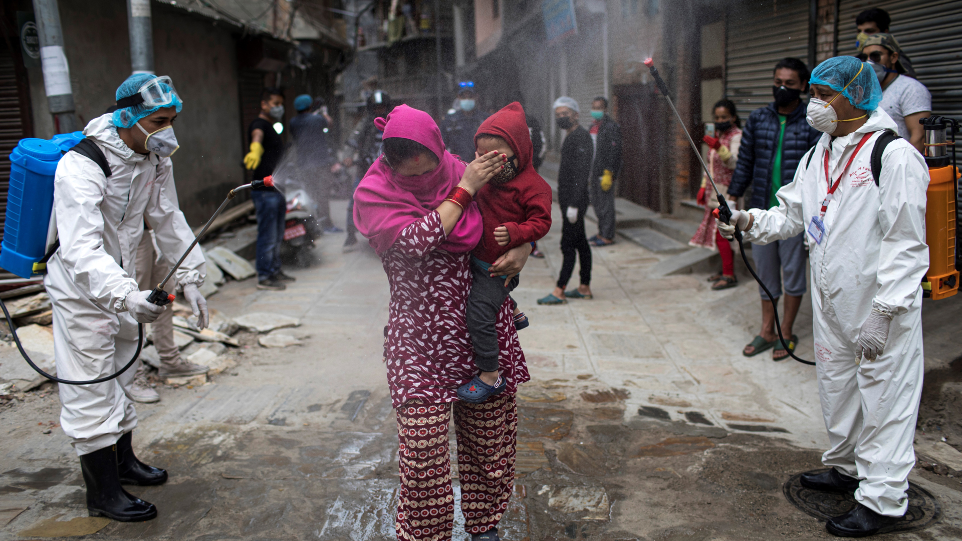 COVID-19 suma 236 mil muertes y 3.3 millones de casos en el mundo