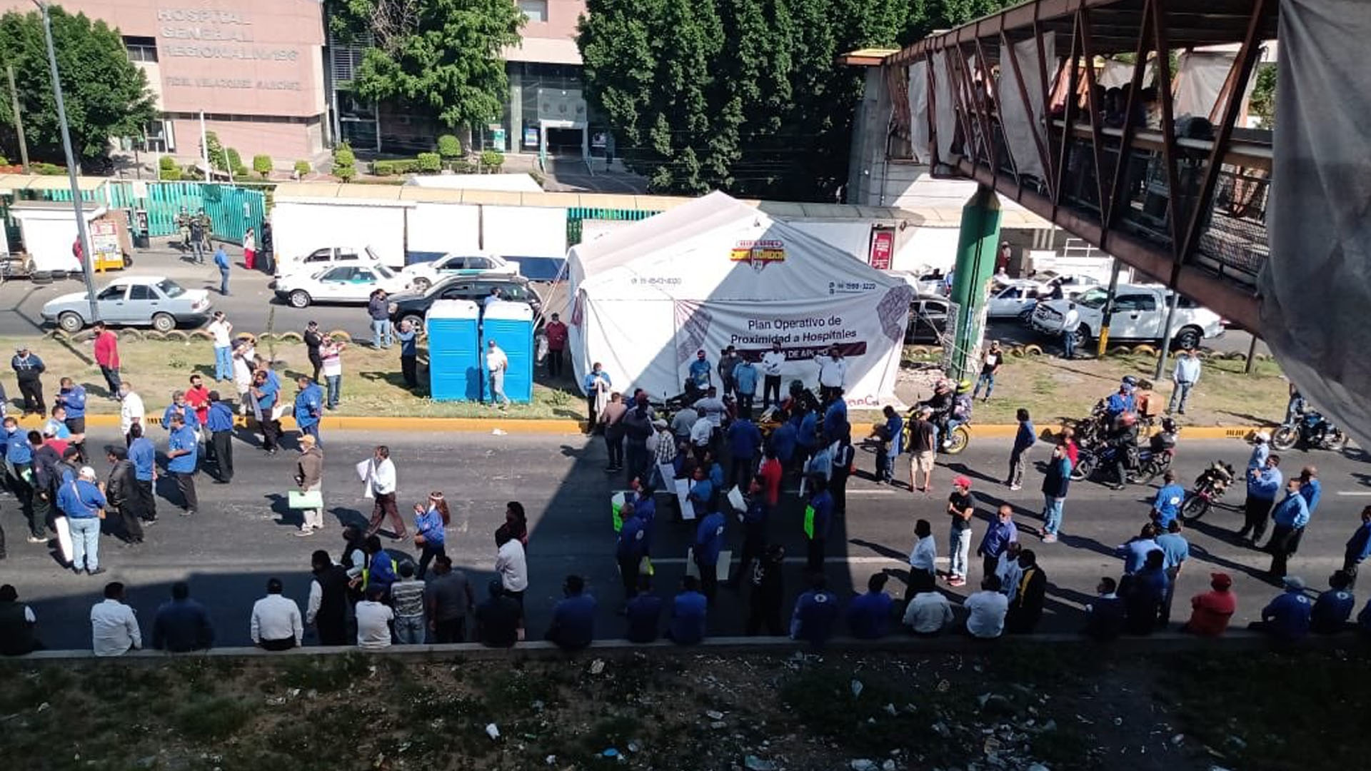 Transportistas bloquean Avenida Central; demandan apoyos