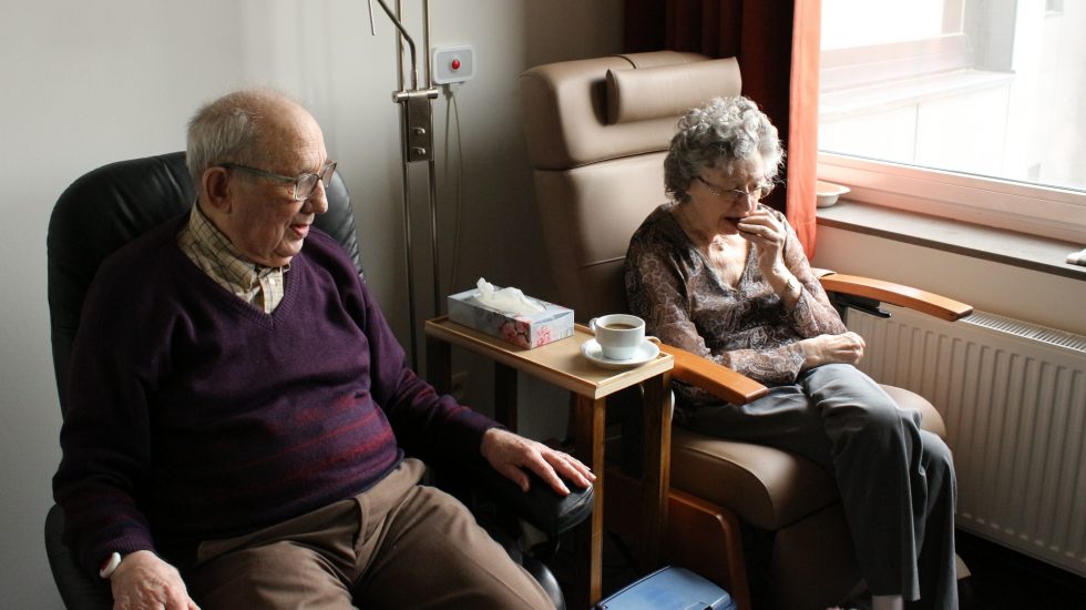 Tercera edad ancianos asilo