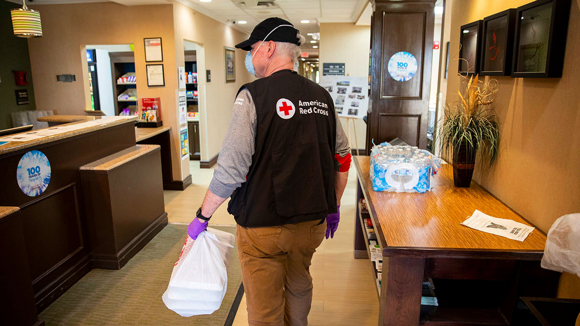 Texas reabre negocios pese a aumento de muertes diarias por COVID-19