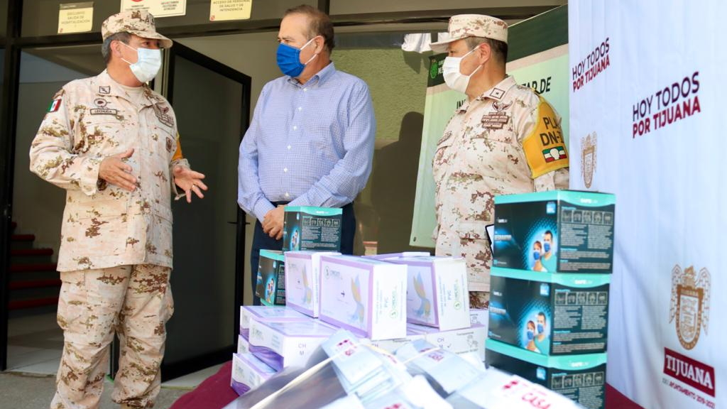 Tijuana entrega insumos médicos a hospital militar que atenderá COVID-19