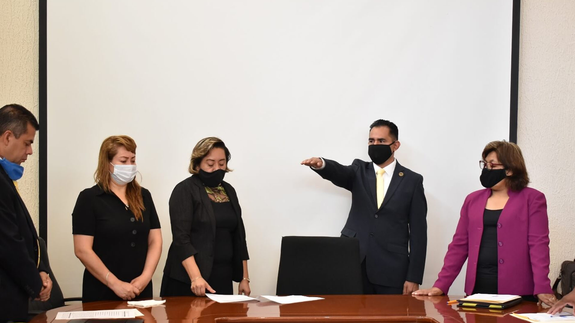 Marco Antonio Cruz rinde protesta como alcalde sustituto de Tultepec