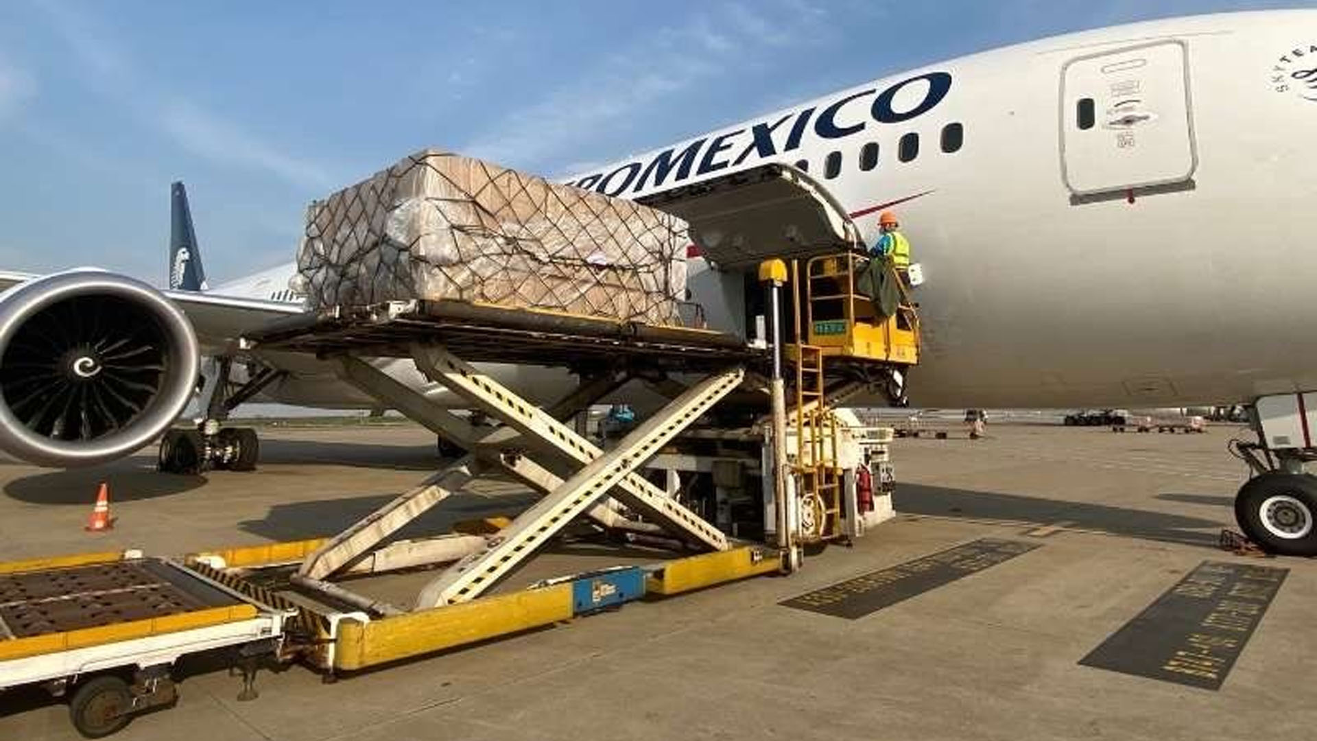 Alistan noveno vuelo con insumos médicos procedentes de China Alistan noveno vuelo con insumos médicos procedentes de China