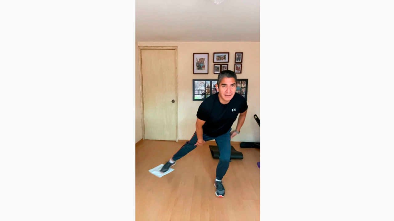 Ejercicio con una toalla; la rutina de Tomás Weimar