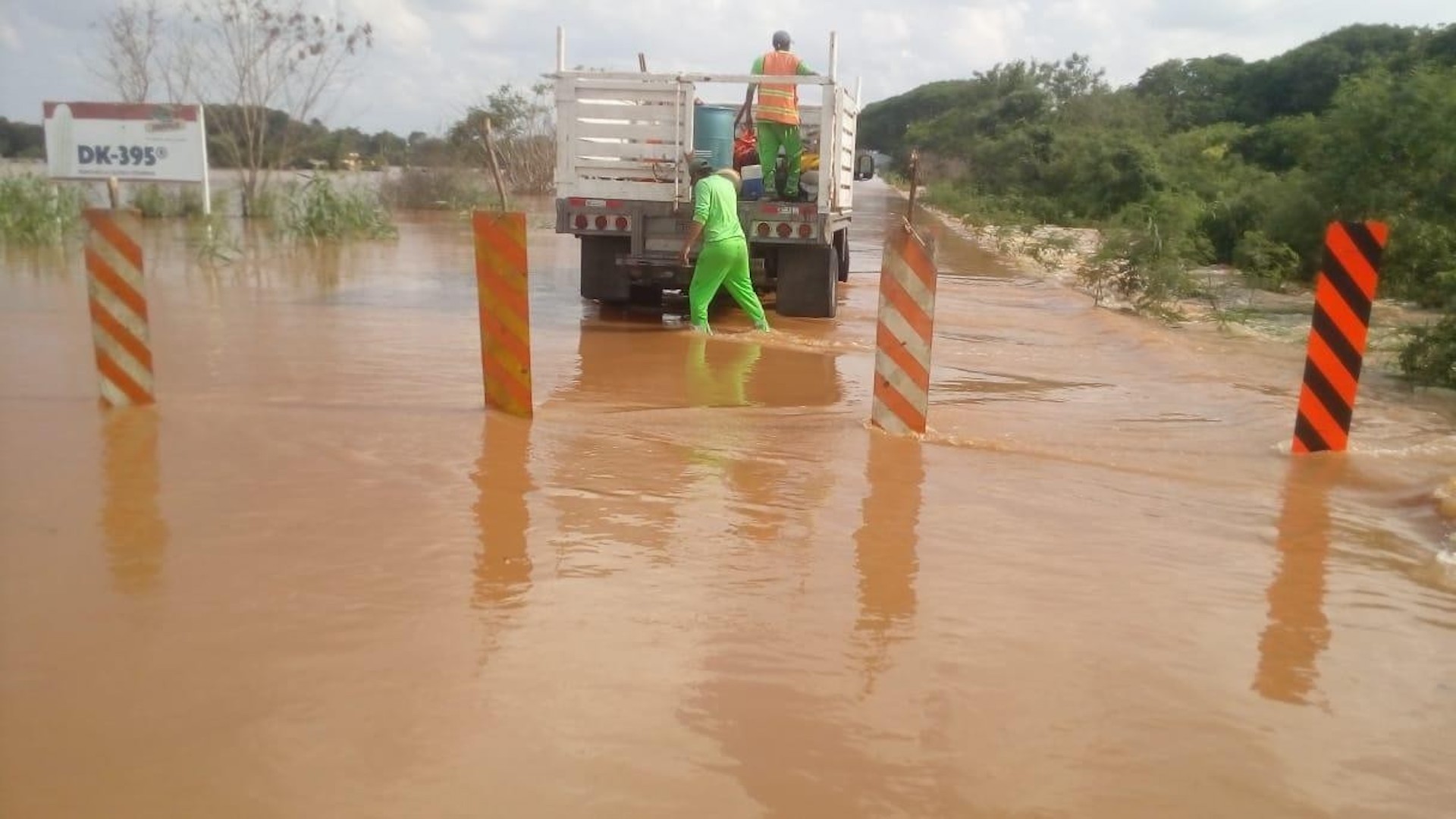 Reabren circulación en carretera Villahermosa-Escárcega tras paso de Cristóbal Reabren circulación en carretera Villahermosa-Escárcega tras paso de Cristóbal