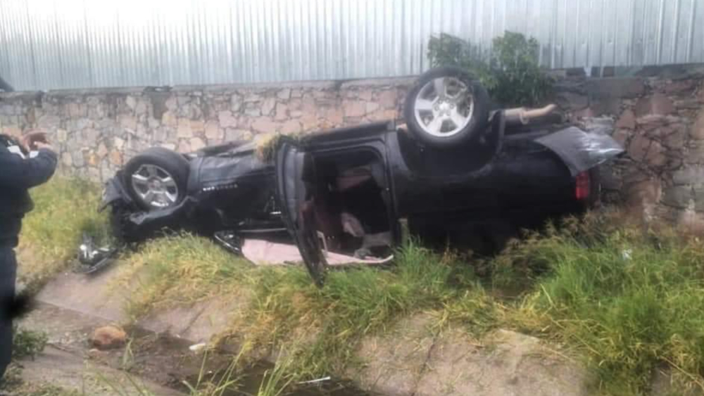 Alcalde de Colón, Querétaro, sufre percance carretero