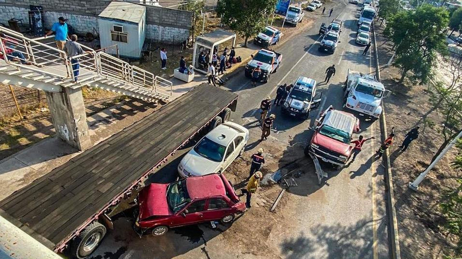 Choque en Querétaro deja al menos 13 lesionados