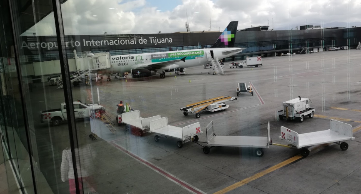Inspectores cierran ilegalmente baños, estacionamiento y comercios del Aeropuerto de Tijuana