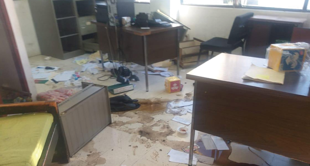 Destrozan hospital, queman ambulancia y saquean presidencia municipal en Chiapas