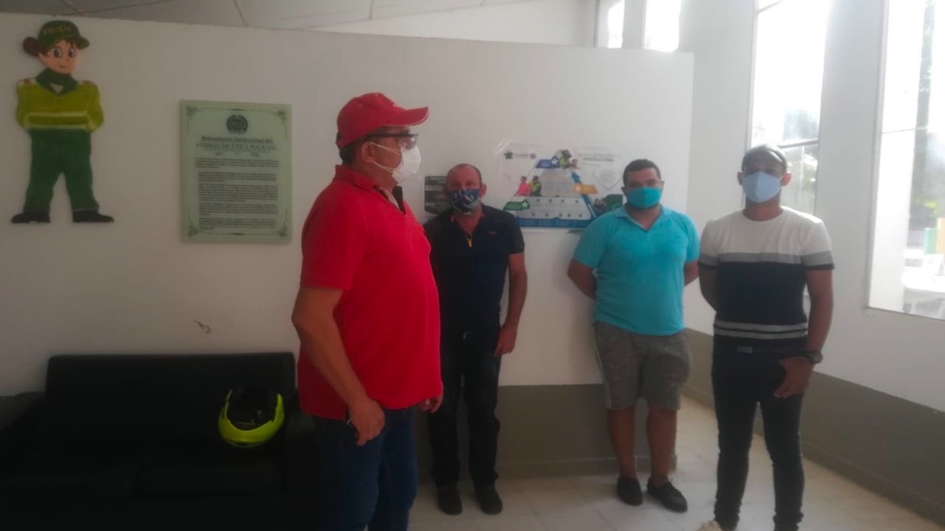 Alcalde colombiano detiene a su hijo por violar toque de queda por COVID-19