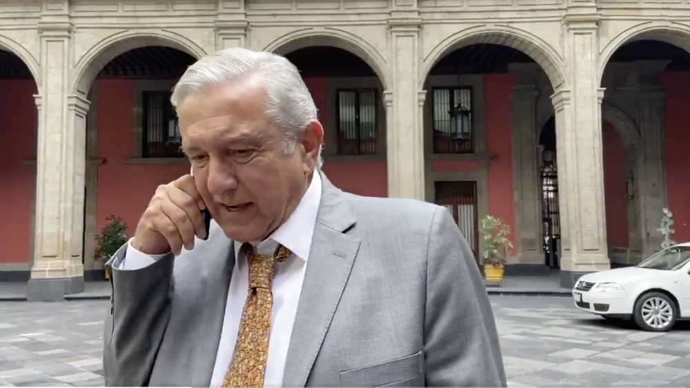 AMLO cuestiona a quienes lo criticaron por videos sobre informes del sismo