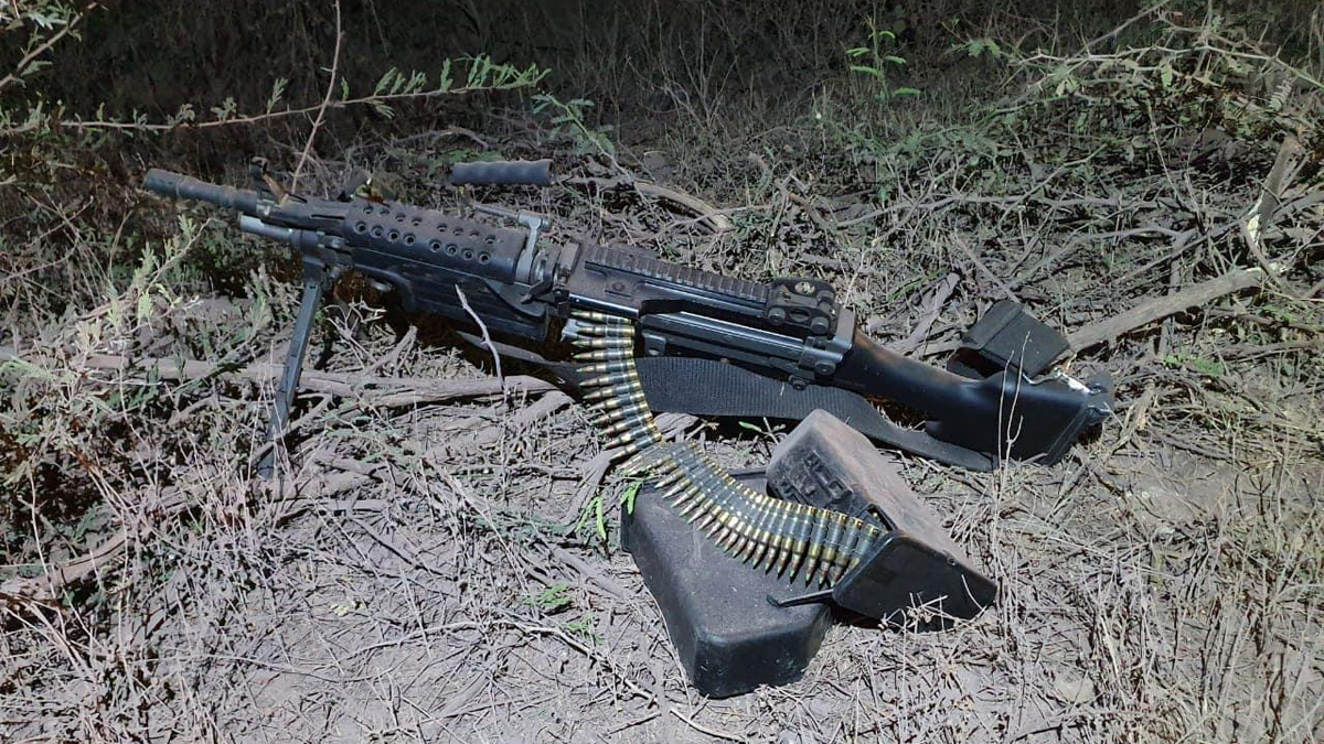 Queman casas y vehículos en enfrentamientos en Culiacán - arma-larga-hallada-en-sitio-de-enfrentamientos-en-culiacan