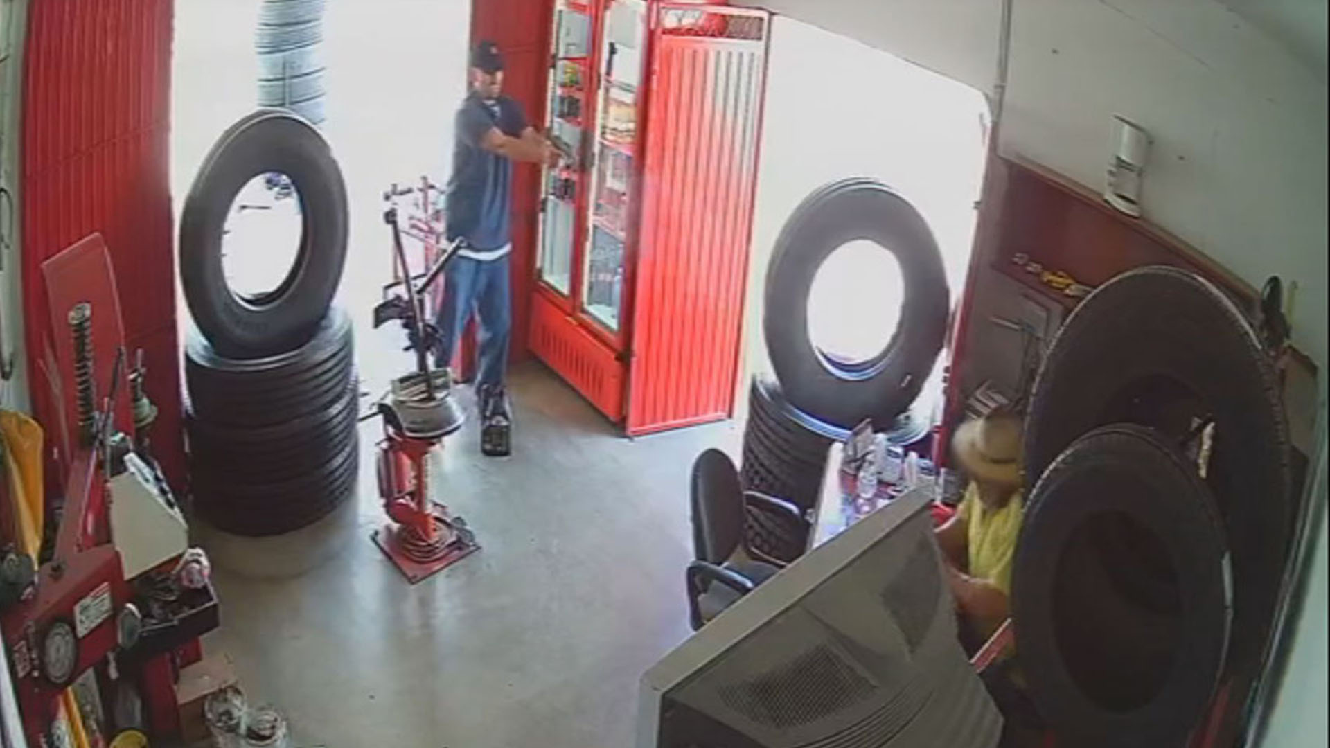 #Video Asesinan a hombre en taller mecánico de Celaya