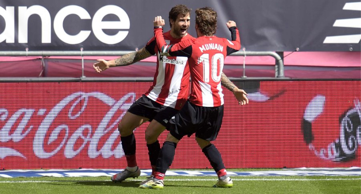 Athletic Club derrota al Betis que falló un penalti al final; Guardado y Lainez arrancaron el partido