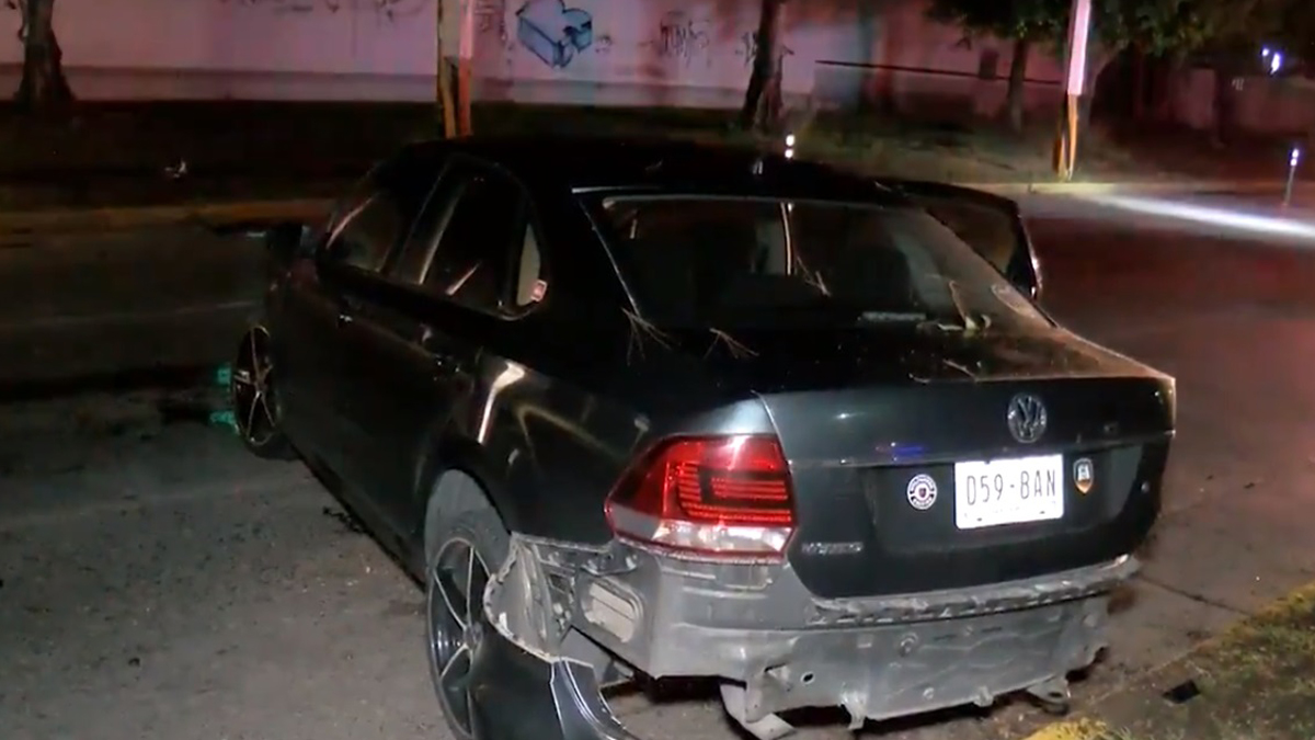 Automovilista choca en Zapopan tras pelear con su novia - auto-accidentado-en-avenida-guadalupe-de-zapopan-jalisco