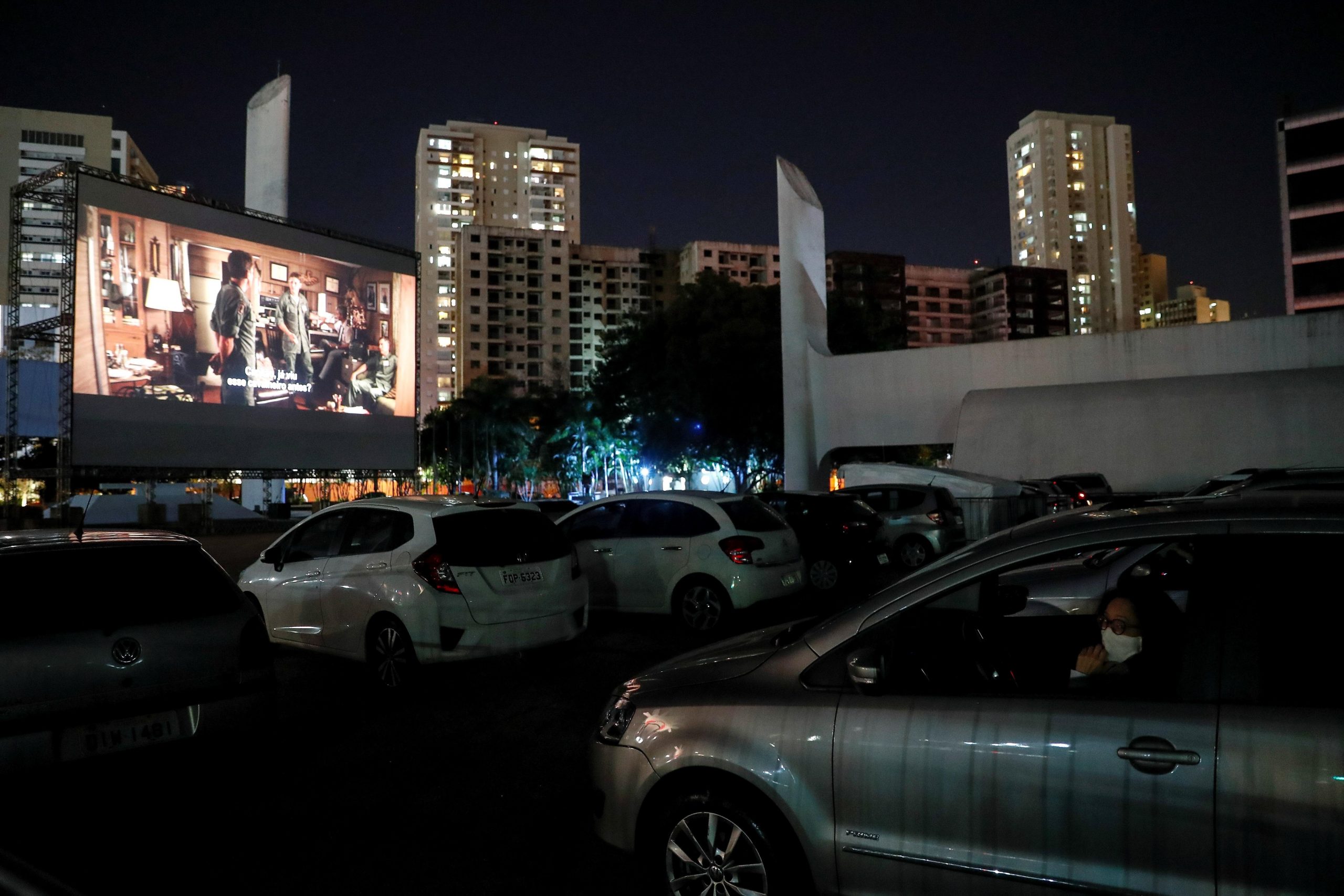 Autocinemas adquieren popularidad en Brasil por la pandemia de COVID-19 - autocinemas1-scaled