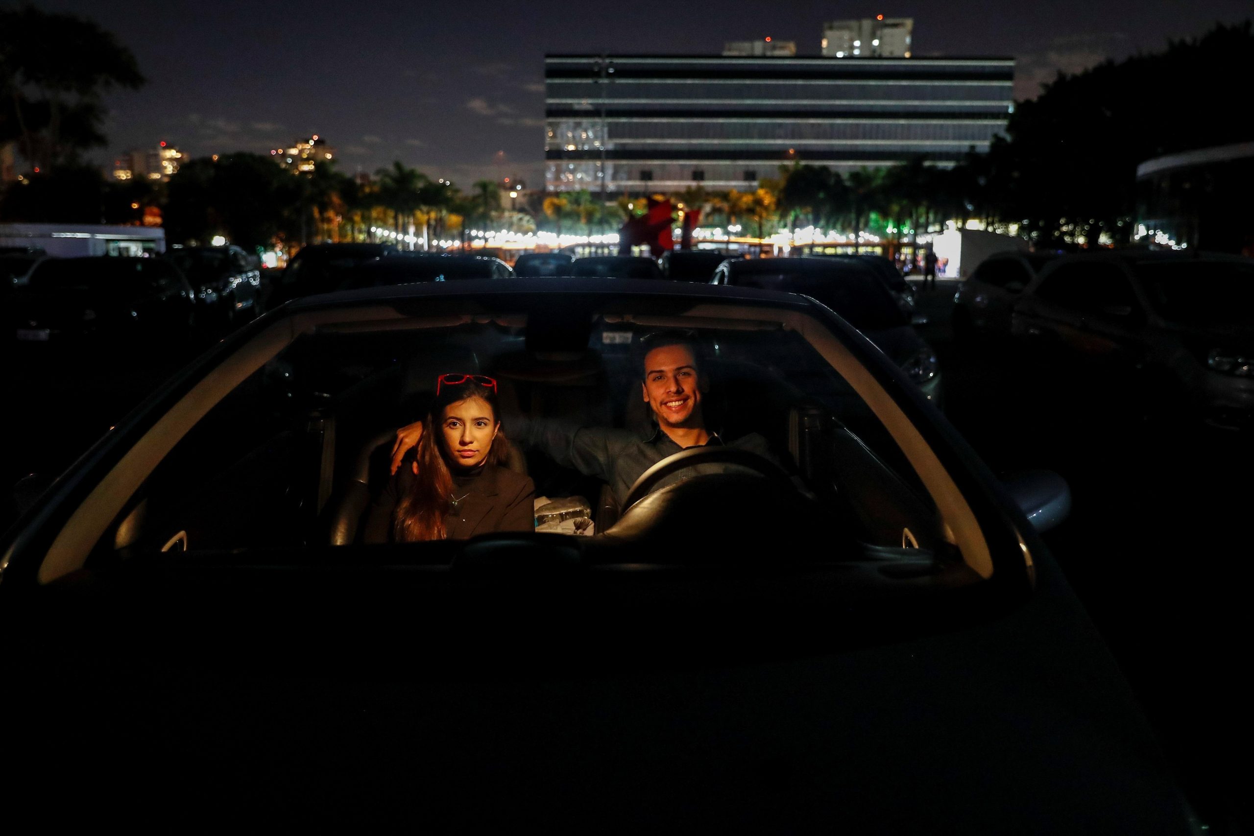 Autocinemas adquieren popularidad en Brasil por la pandemia de COVID-19 Autocinemas adquieren popularidad en Brasil por la pandemia de COVID-19