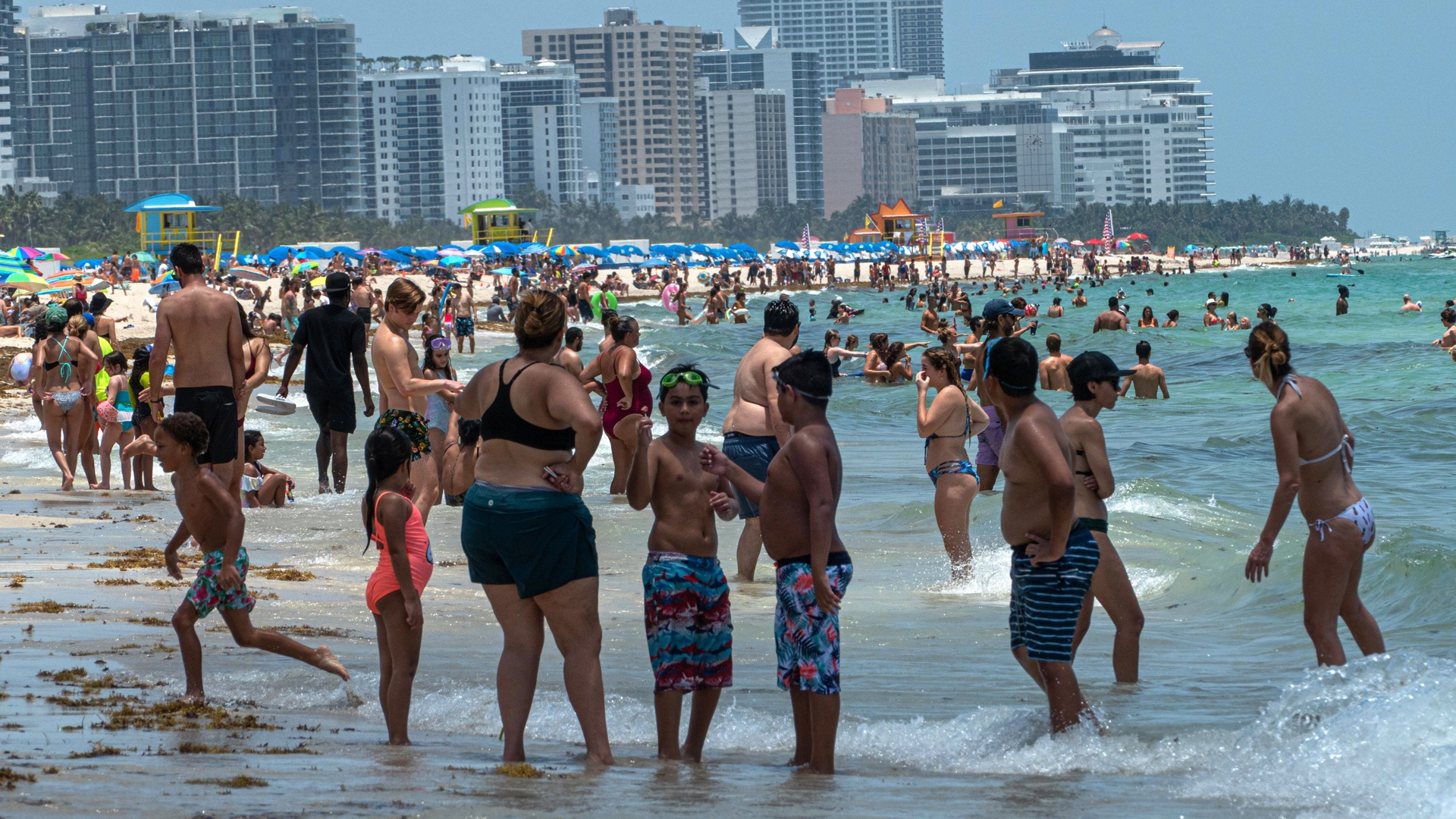 Florida busca frenar contagio de COVID-19 con más de 3 mil casos diarios