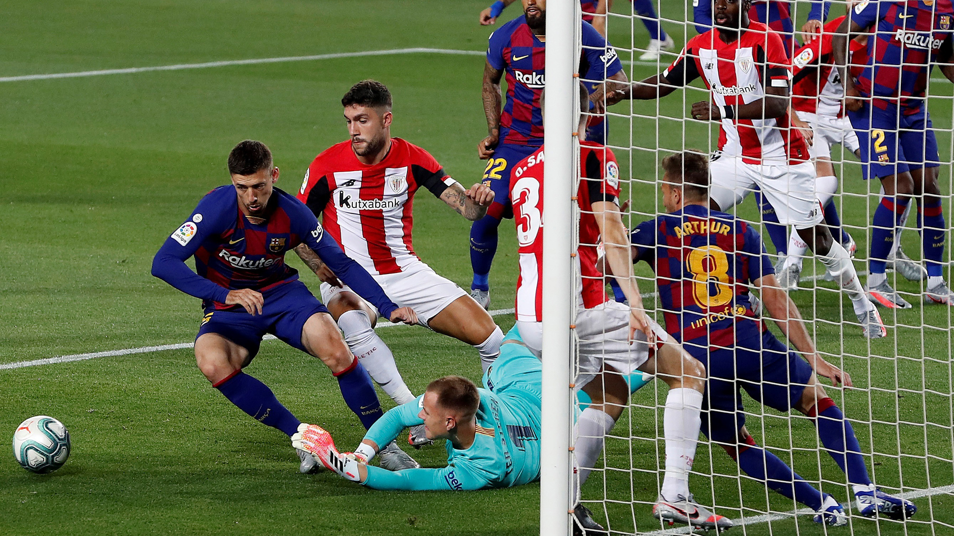 Rakitic mantiene con vida al Barça en LaLiga