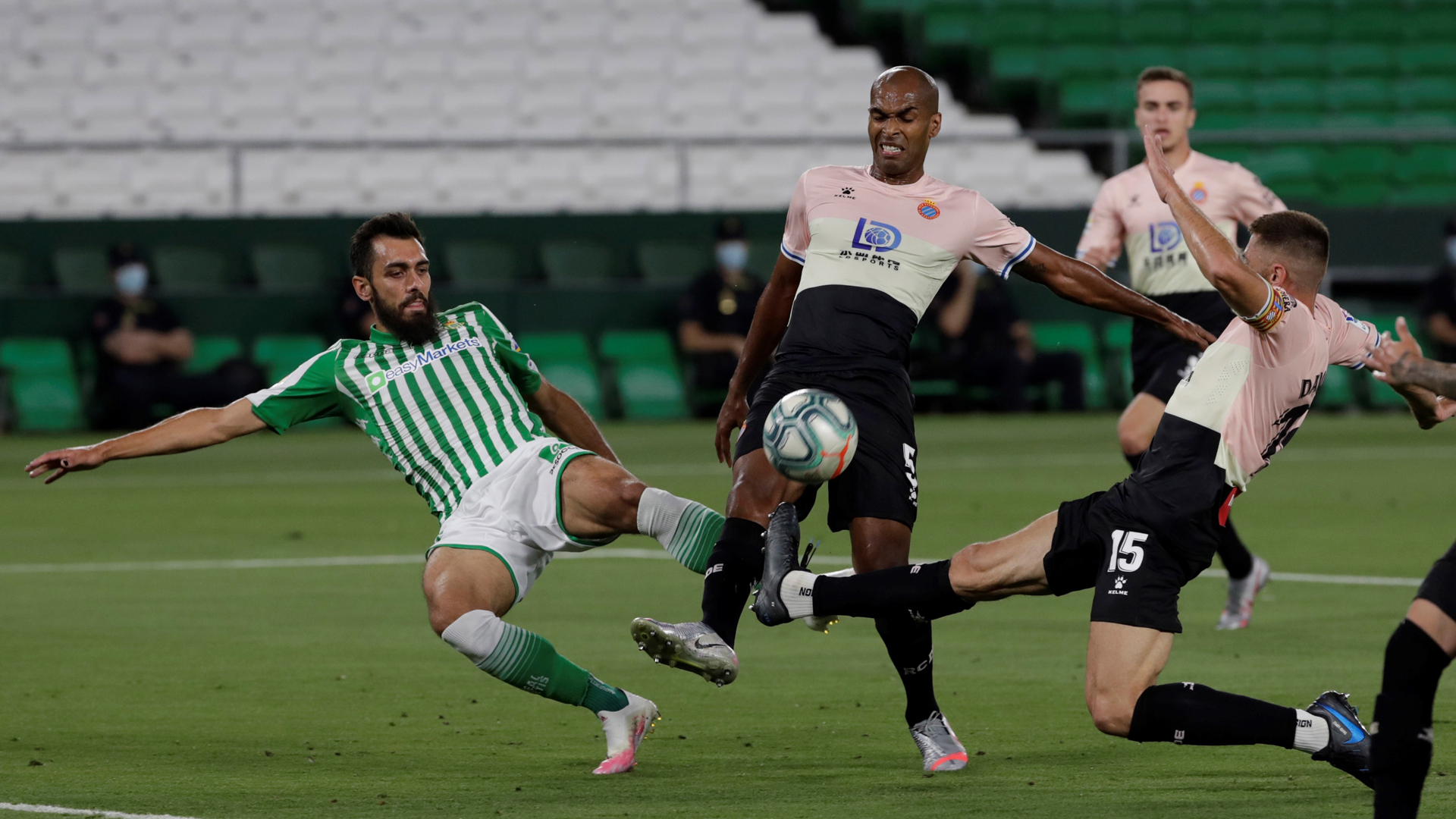 El Espanyol se hunde sin remisión y el Betis se aleja del descenso