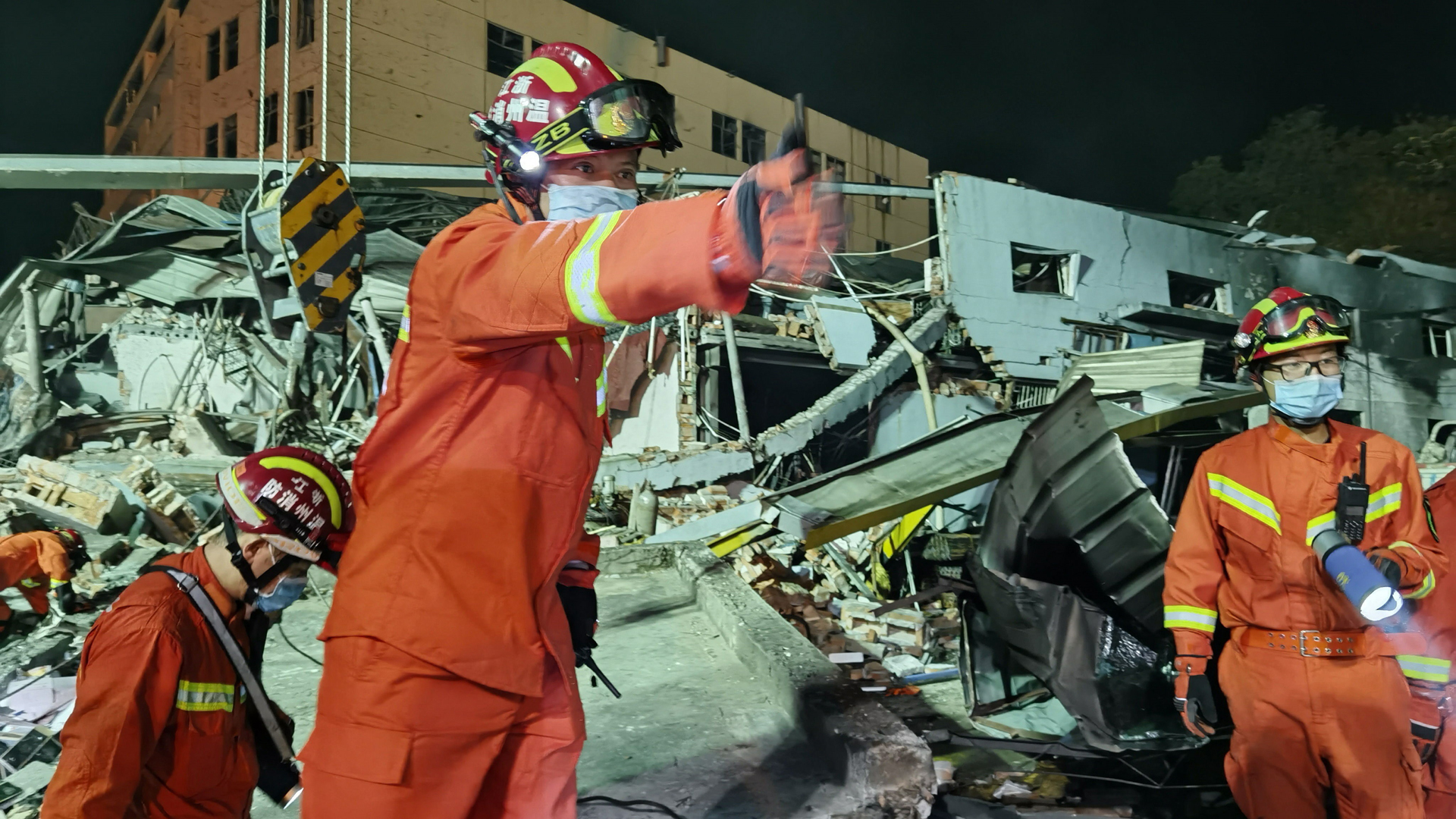 #Video Explosión de camión cisterna en China deja 19 muertos