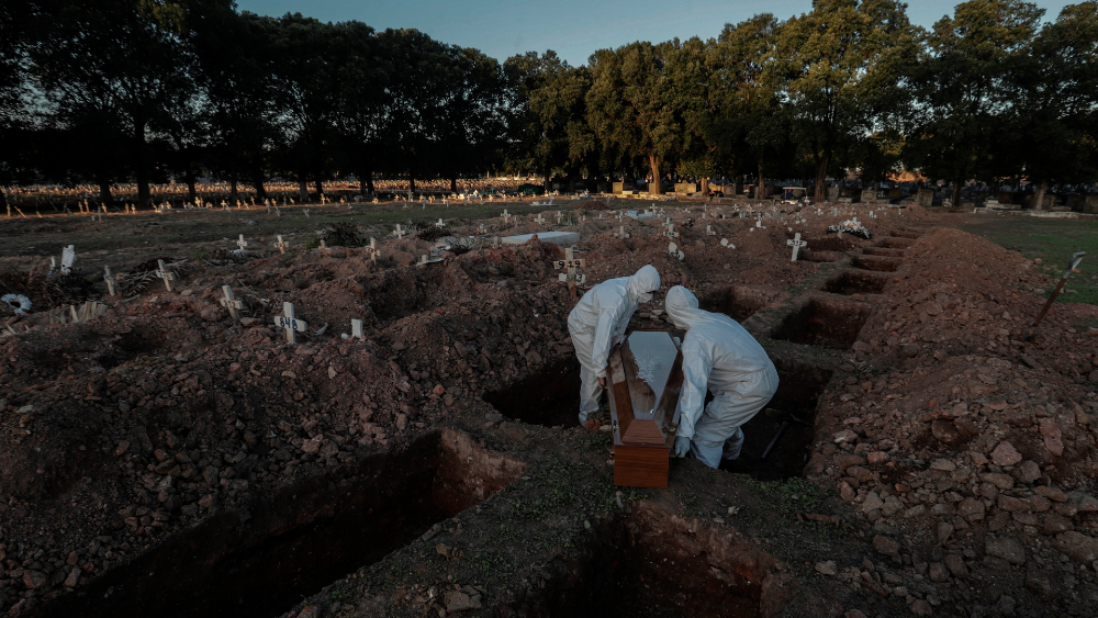 Muertes por COVID-19 en el mundo superan los 2.5 millones