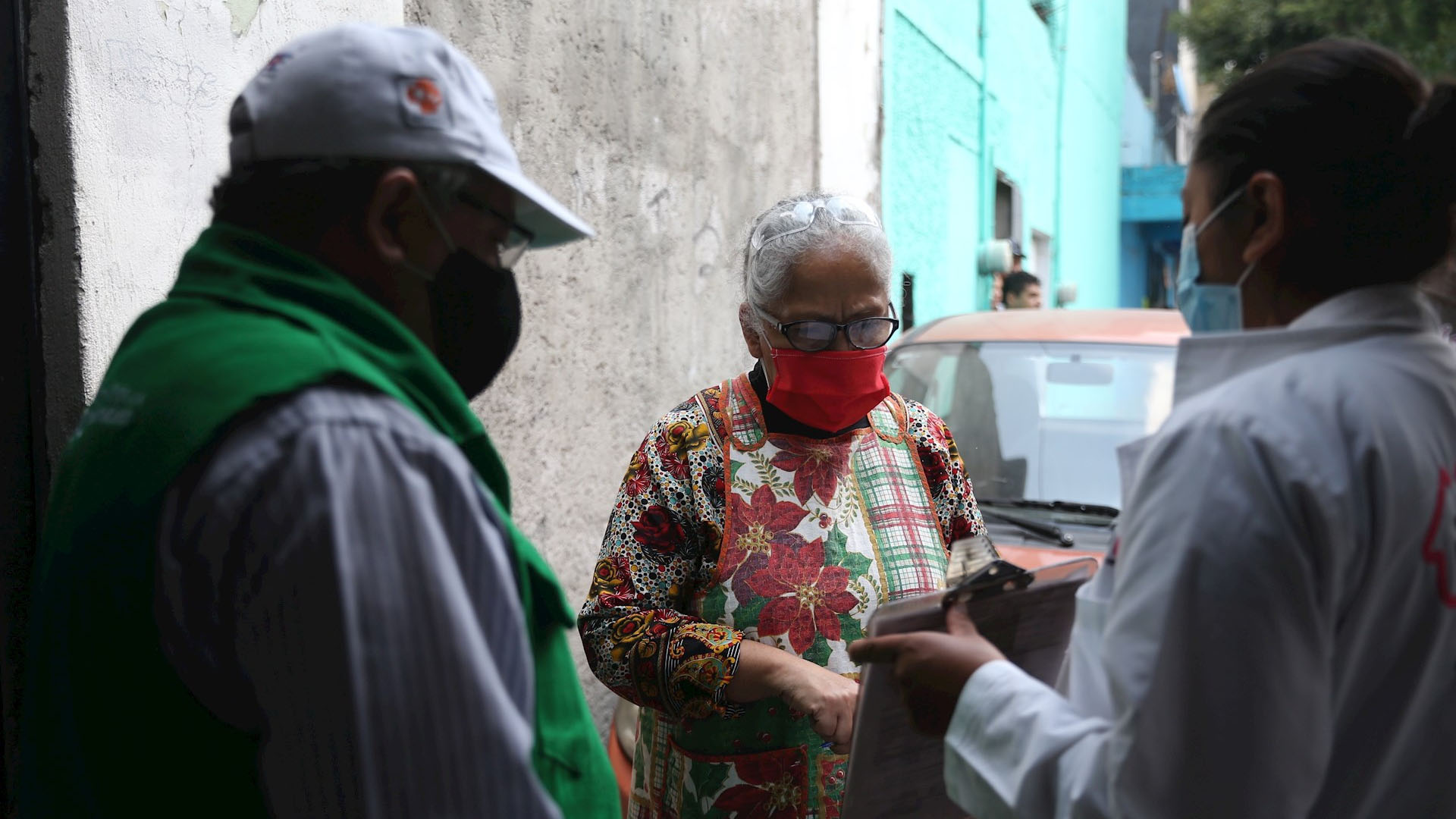 Brigadas médicas de la Ciudad de México rastrean COVID-19 casa por casa