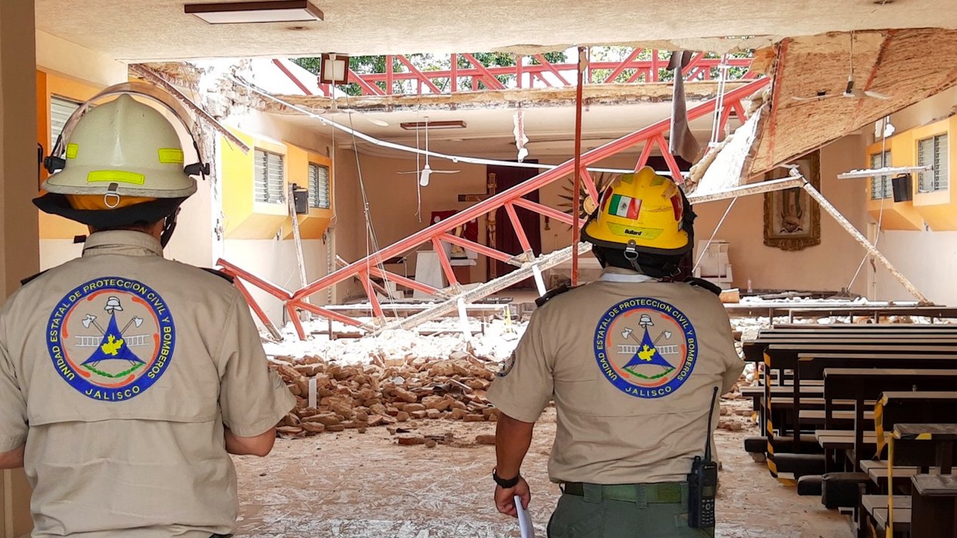Colapsa techo de parroquia en Zapopan; hay nueve lesionados