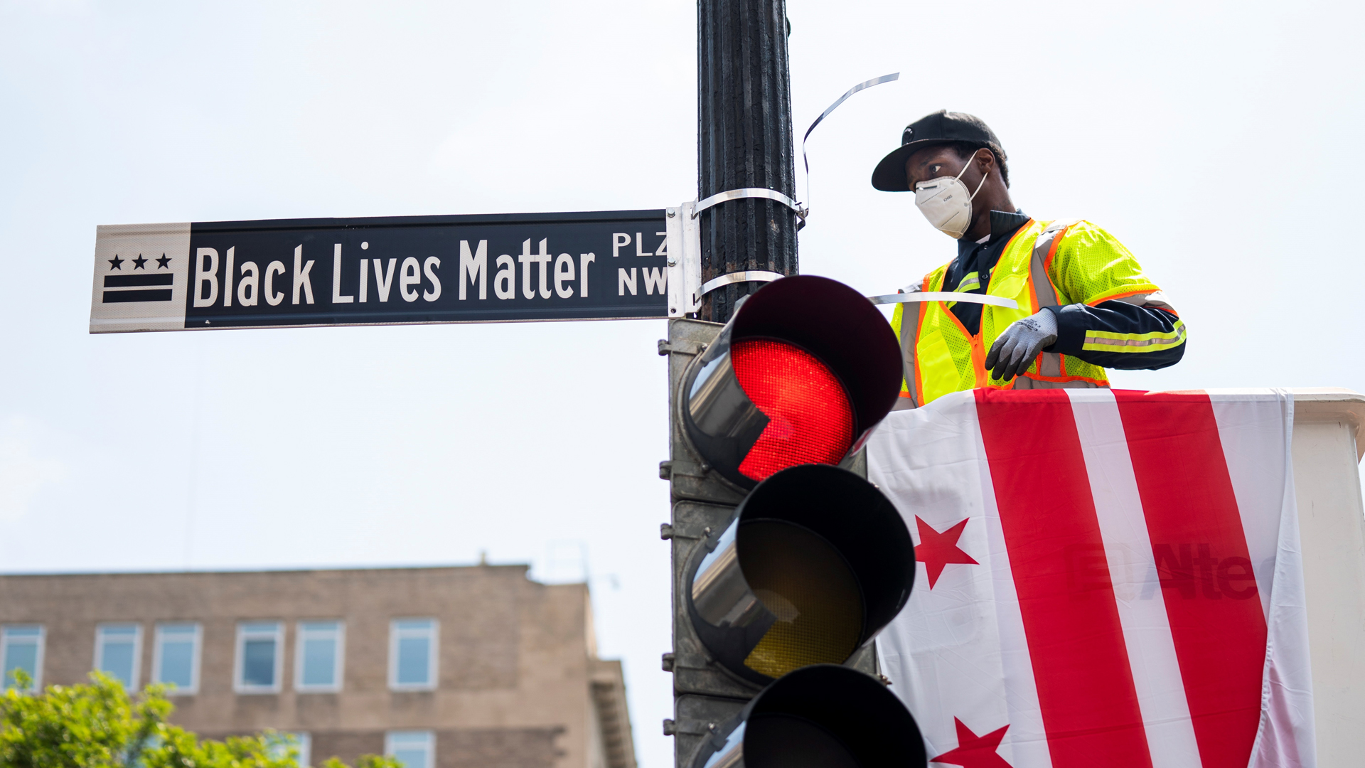 Renombran 'Black Lives Matter' a calle que lleva a la Casa Blanca - cambio-de-nombre-de-la-calle-16-a-black-lives-matter-en-washington-dc-foto-de-efe