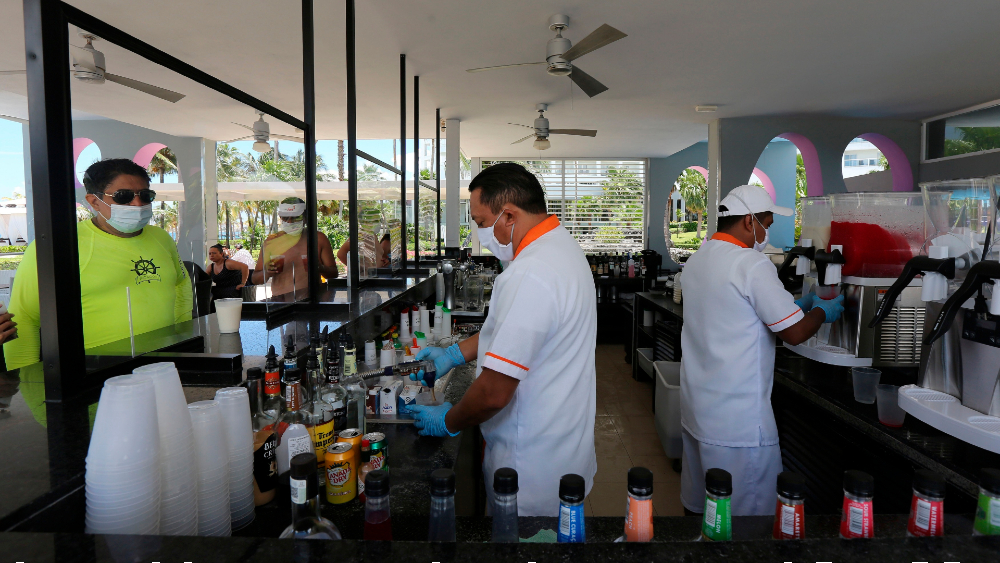 Caribe mexicano avanza lentamente hacia la reactivación del turismo - cancun-hoteles-coronavirus-covid19