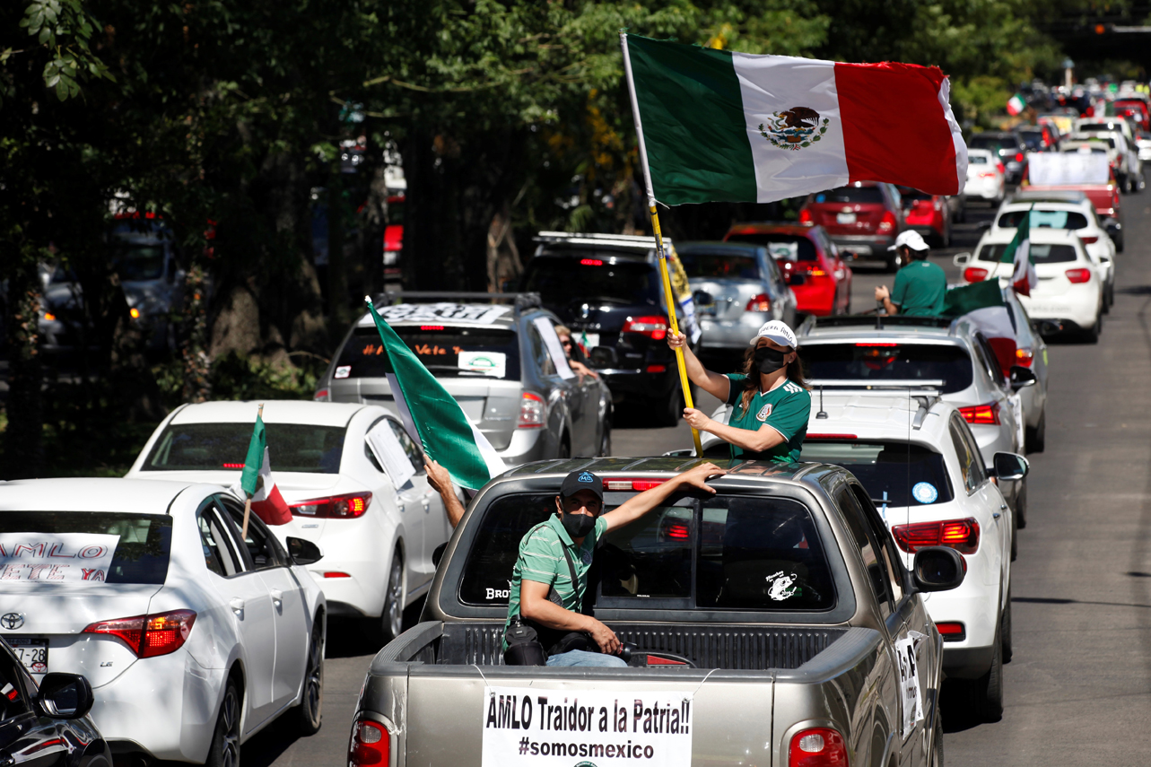 Vuelven a protestar contra AMLO en caravanas de autos - caravana-contra-amlo
