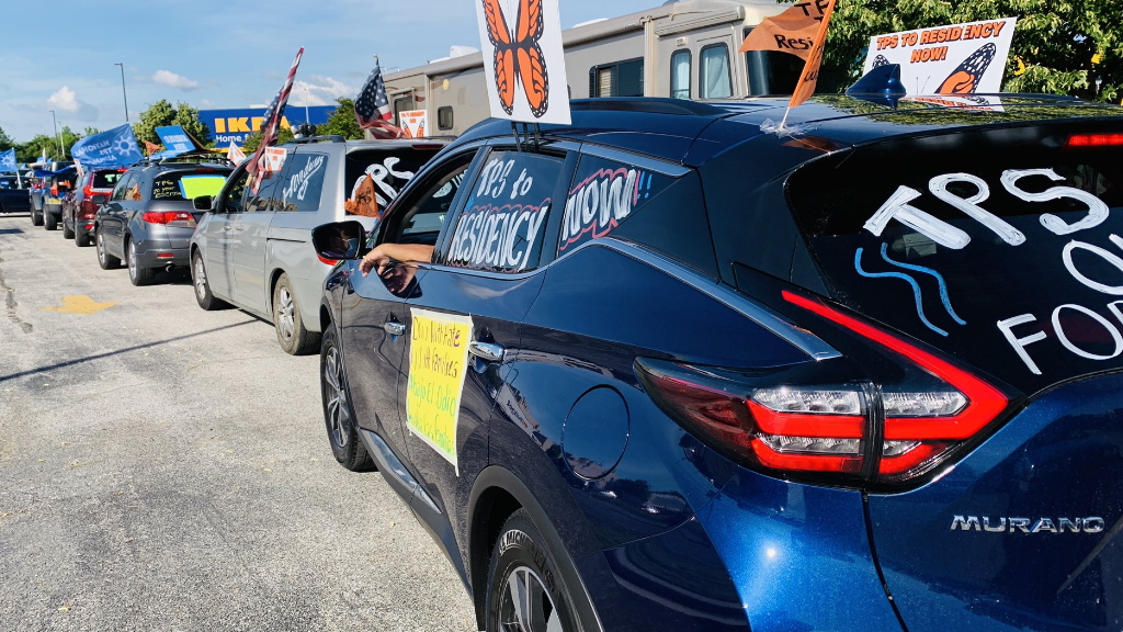 Caravana recorre Washington para exigir residencia para migrantes con TPS