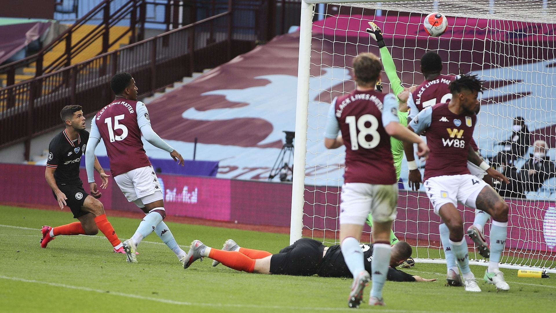 Chelsea remonta al Aston Villa con asistencias de Azpilicueta