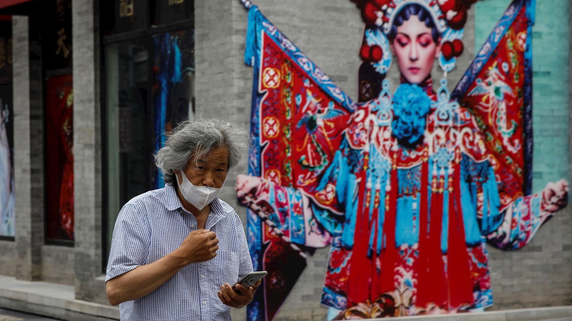 China aprueba el uso interno en su Ejército de una vacuna contra COVID-19