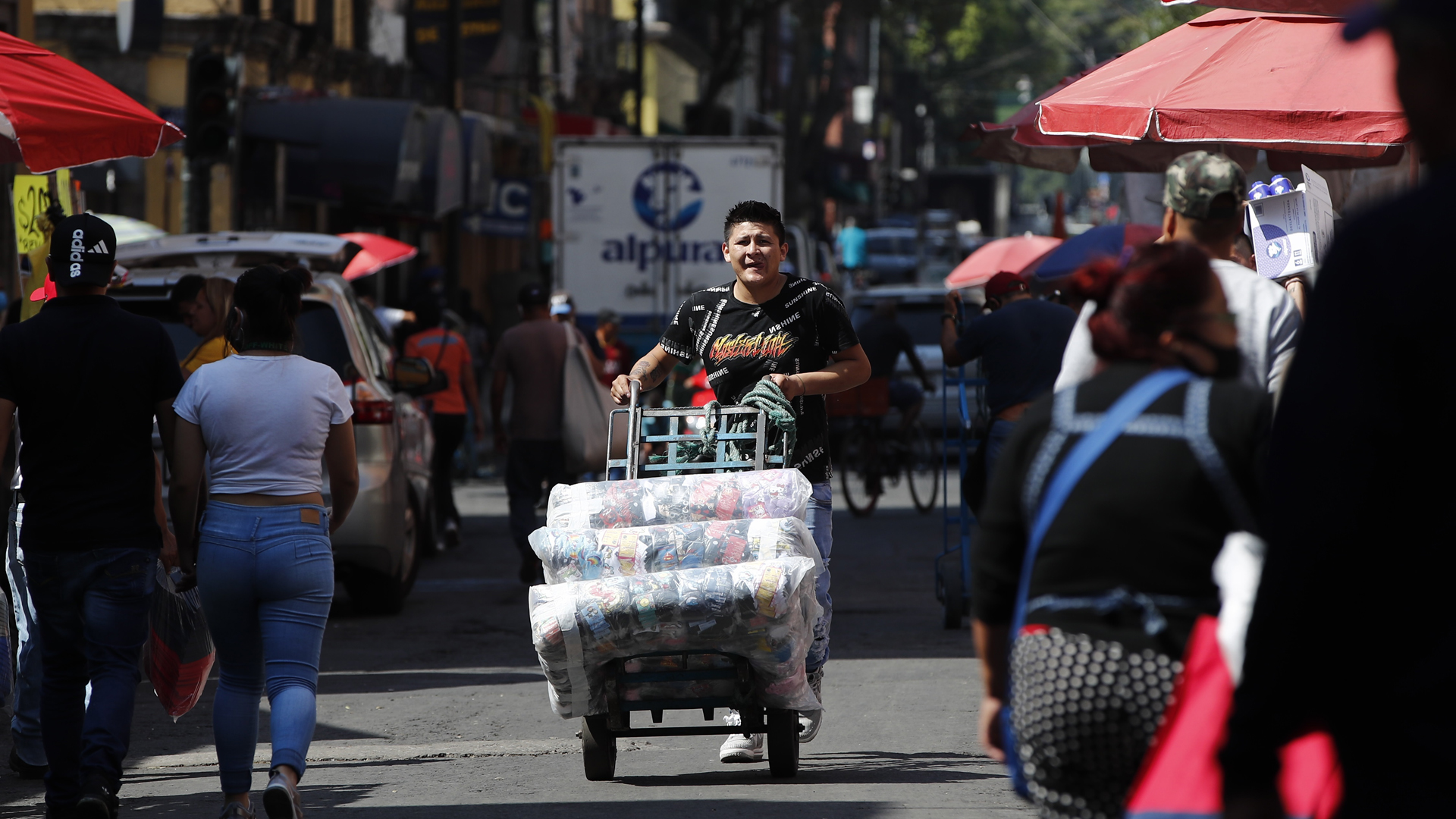 Reabren comercios y puestos callejeros en la Ciudad de México pese a restricciones - comerciante-informal-de-la-ciudad-de-mexico