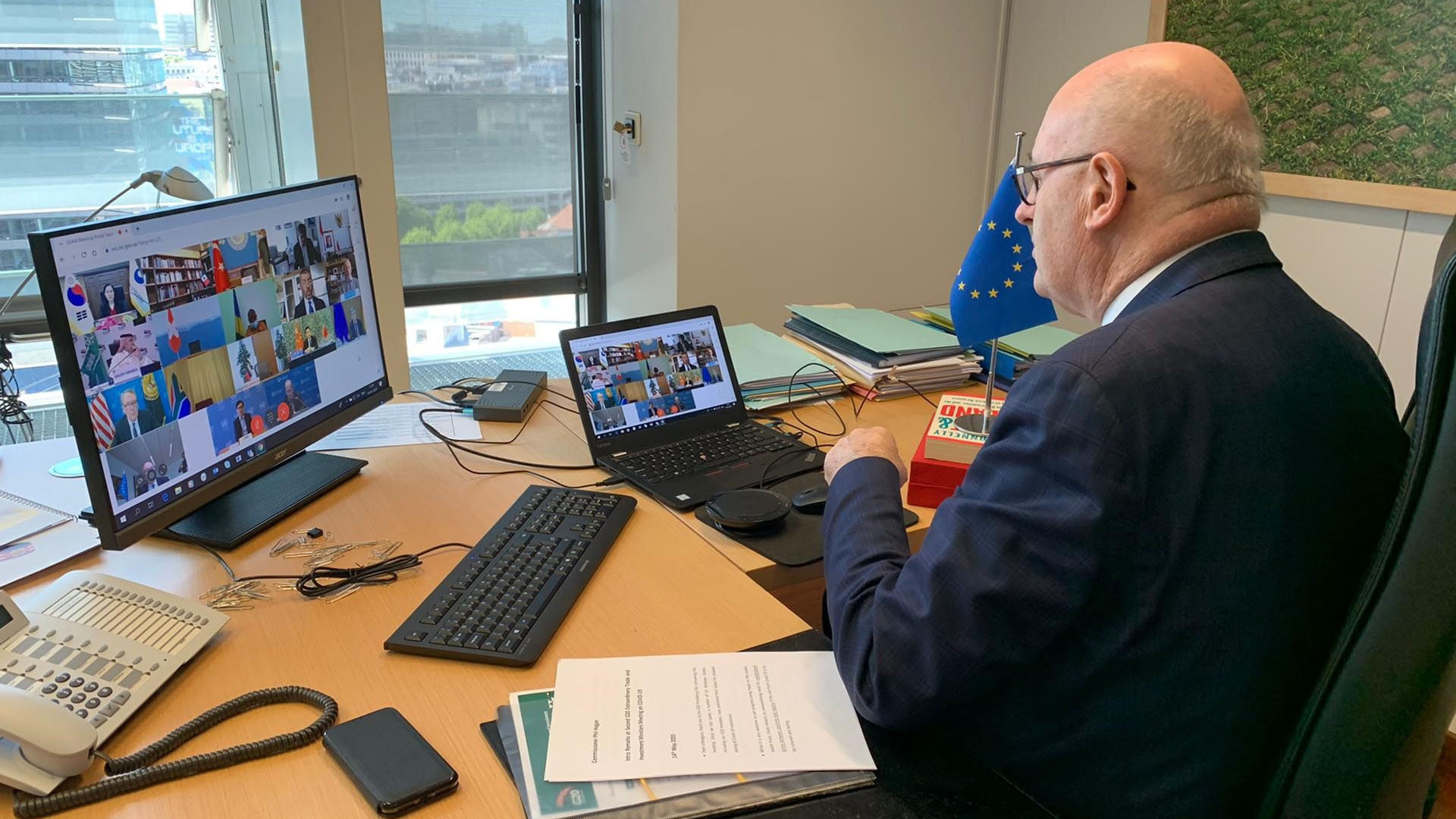 Comisario europeo de Comercio estudia ser candidato a director general de la OMC Comisario europeo de Comercio estudia ser candidato a director general de la OMC